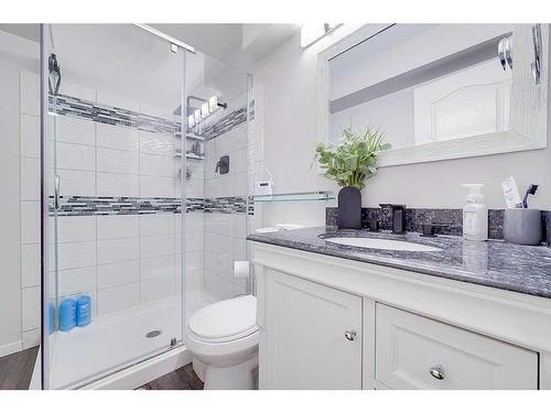 6 Tallman Close, Red Deer, AB - Indoor Photo Showing Bathroom