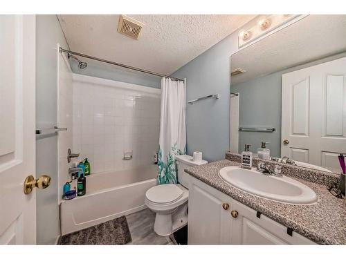 114-60 Lawford Avenue, Red Deer, AB - Indoor Photo Showing Bathroom