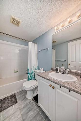 114-60 Lawford Avenue, Red Deer, AB - Indoor Photo Showing Bathroom