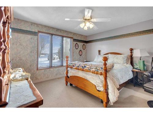 422035 Highway 2A, Rural Ponoka County, AB - Indoor Photo Showing Bedroom