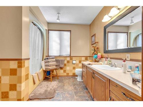 422035 Highway 2A, Rural Ponoka County, AB - Indoor Photo Showing Bathroom