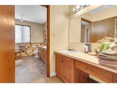 422035 Highway 2A, Rural Ponoka County, AB - Indoor Photo Showing Bathroom