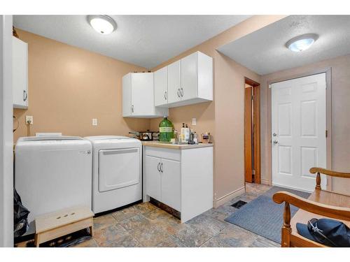 422035 Highway 2A, Rural Ponoka County, AB - Indoor Photo Showing Laundry Room