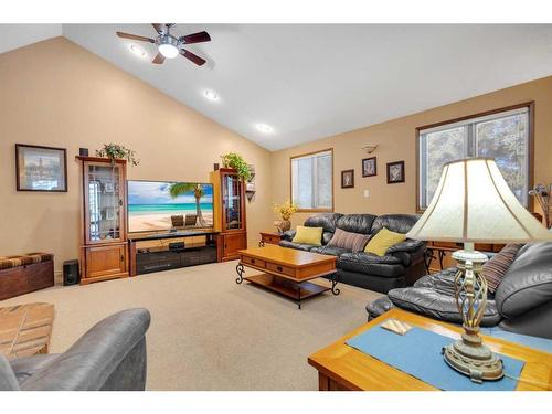 422035 Highway 2A, Rural Ponoka County, AB - Indoor Photo Showing Living Room