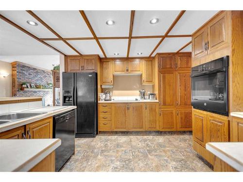 422035 Highway 2A, Rural Ponoka County, AB - Indoor Photo Showing Kitchen