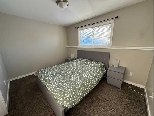 4208 48 Ave, Ponoka, AB - Indoor Photo Showing Bedroom