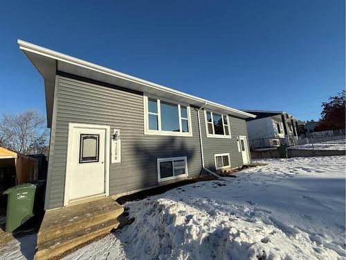 4208 48 Ave, Ponoka, AB - Outdoor With Exterior