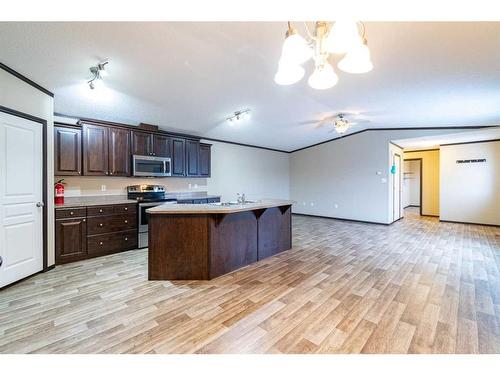 4919 43 Street, Stettler, AB - Indoor Photo Showing Kitchen