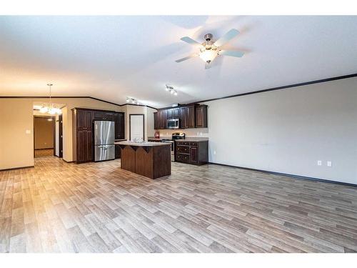 4919 43 Street, Stettler, AB - Indoor Photo Showing Kitchen