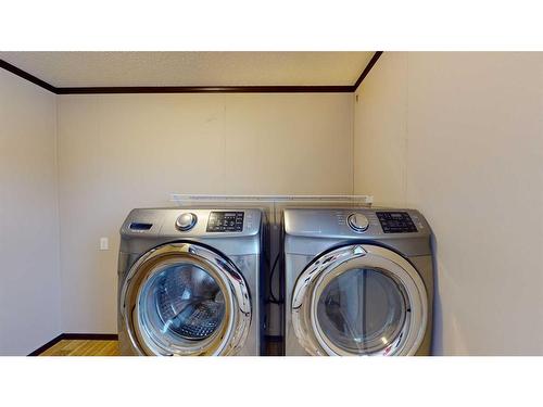 4919 43 Street, Stettler, AB - Indoor Photo Showing Laundry Room