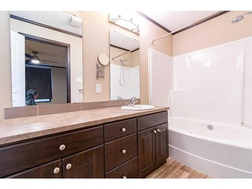 4919 43 Street, Stettler, AB - Indoor Photo Showing Bathroom