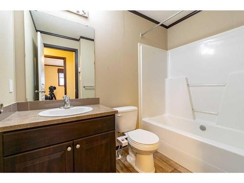 4919 43 Street, Stettler, AB - Indoor Photo Showing Bathroom