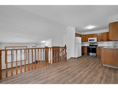 12 Dixon Crescent, Red Deer, AB - Indoor Photo Showing Kitchen