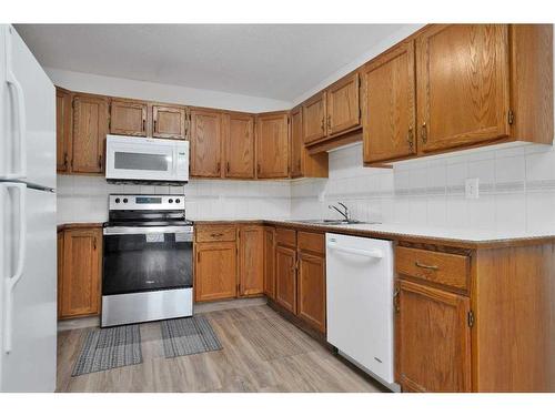 12 Dixon Crescent, Red Deer, AB - Indoor Photo Showing Kitchen