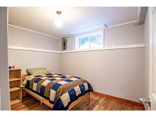 5144 52 Street, Caroline, AB - Indoor Photo Showing Bedroom