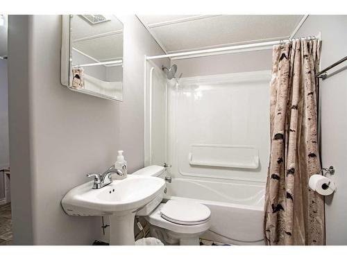 5144 52 Street, Caroline, AB - Indoor Photo Showing Bathroom