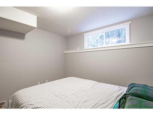 5144 52 Street, Caroline, AB - Indoor Photo Showing Bedroom