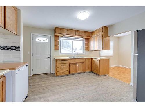 4013 47 Street, Red Deer, AB - Indoor Photo Showing Kitchen