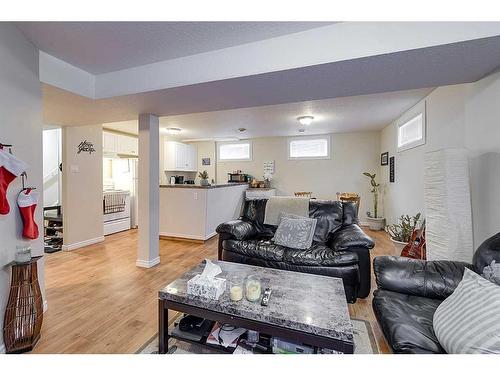 4013 47 Street, Red Deer, AB - Indoor Photo Showing Living Room