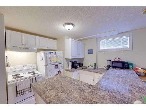 4013 47 Street, Red Deer, AB - Indoor Photo Showing Kitchen