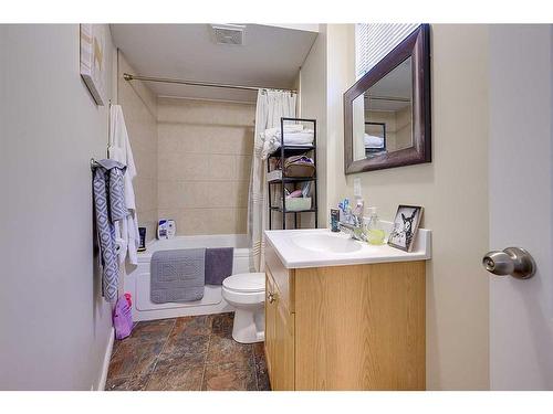 4013 47 Street, Red Deer, AB - Indoor Photo Showing Bathroom