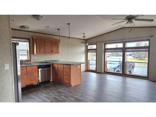 39-41019 Range Road 11, Rural Lacombe County, AB - Indoor Photo Showing Kitchen