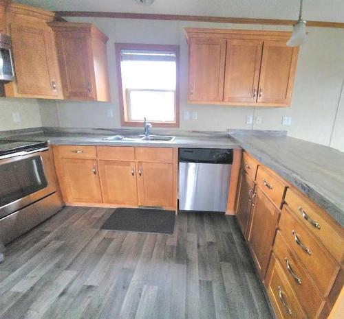 39-41019 Range Road 11, Rural Lacombe County, AB - Indoor Photo Showing Kitchen With Double Sink