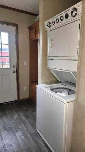 39-41019 Range Road 11, Rural Lacombe County, AB - Indoor Photo Showing Laundry Room