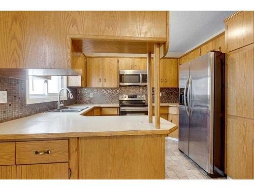 6126 52 Street Close, Ponoka, AB - Indoor Photo Showing Kitchen With Double Sink