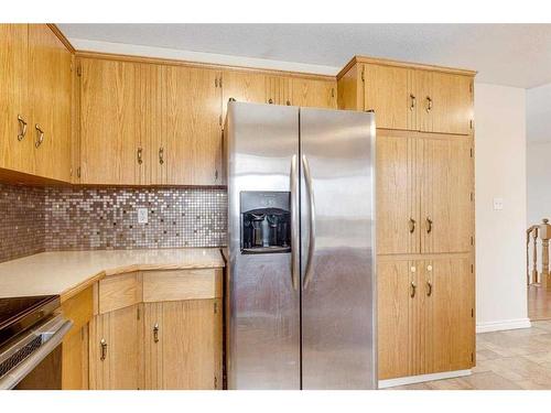 6126 52 Street Close, Ponoka, AB - Indoor Photo Showing Kitchen