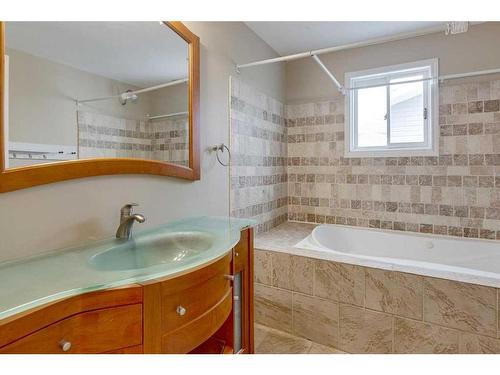 6126 52 Street Close, Ponoka, AB - Indoor Photo Showing Bathroom