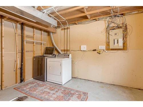 6126 52 Street Close, Ponoka, AB - Indoor Photo Showing Laundry Room