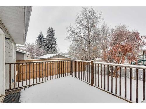 6126 52 Street Close, Ponoka, AB - Outdoor With Exterior