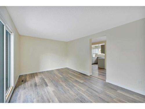 #22-96 Holmes Street, Red Deer, AB - Indoor Photo Showing Other Room