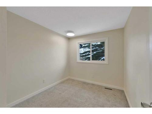 #22-96 Holmes Street, Red Deer, AB - Indoor Photo Showing Other Room