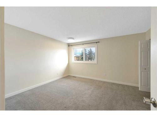 #22-96 Holmes Street, Red Deer, AB - Indoor Photo Showing Other Room