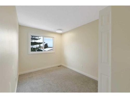 #22-96 Holmes Street, Red Deer, AB - Indoor Photo Showing Other Room