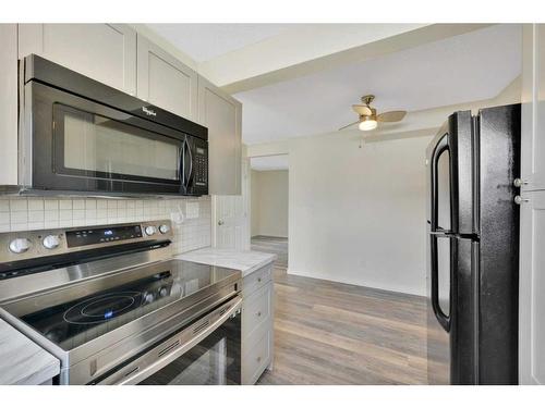 #22-96 Holmes Street, Red Deer, AB - Indoor Photo Showing Kitchen