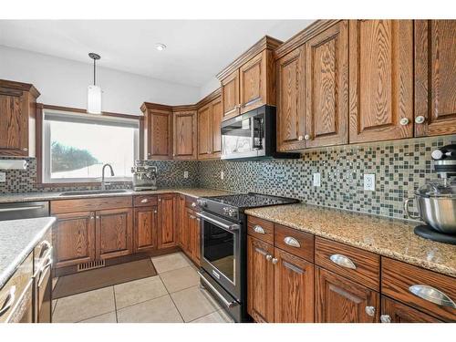 21-40419 Range Road 10, Rural Lacombe County, AB - Indoor Photo Showing Kitchen