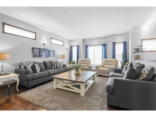 21-40419 Range Road 10, Rural Lacombe County, AB - Indoor Photo Showing Living Room