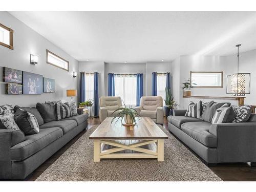 21-40419 Range Road 10, Rural Lacombe County, AB - Indoor Photo Showing Living Room