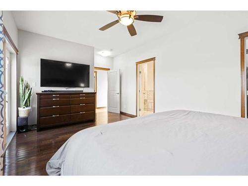 21-40419 Range Road 10, Rural Lacombe County, AB - Indoor Photo Showing Bedroom