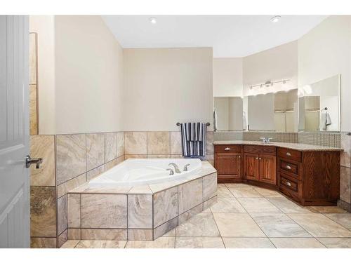 21-40419 Range Road 10, Rural Lacombe County, AB - Indoor Photo Showing Bathroom