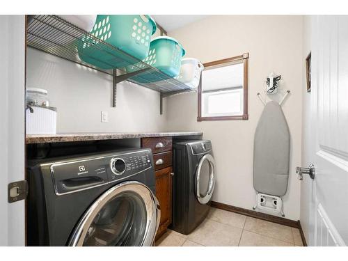 21-40419 Range Road 10, Rural Lacombe County, AB - Indoor Photo Showing Laundry Room