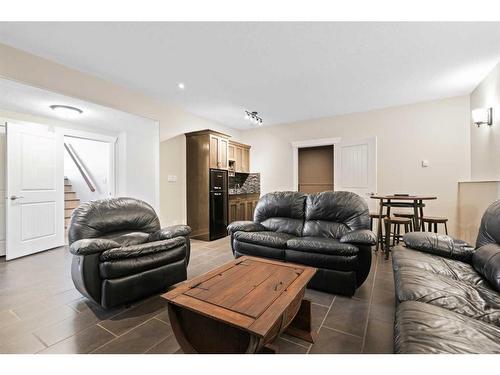 21-40419 Range Road 10, Rural Lacombe County, AB - Indoor Photo Showing Living Room