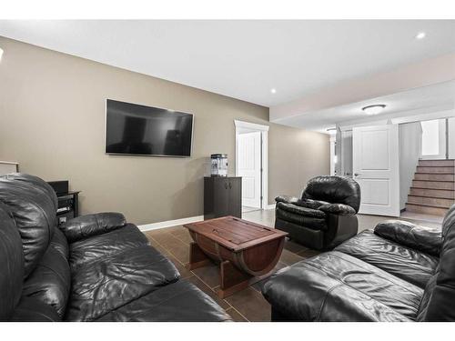 21-40419 Range Road 10, Rural Lacombe County, AB - Indoor Photo Showing Living Room