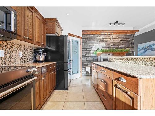 21-40419 Range Road 10, Rural Lacombe County, AB - Indoor Photo Showing Kitchen