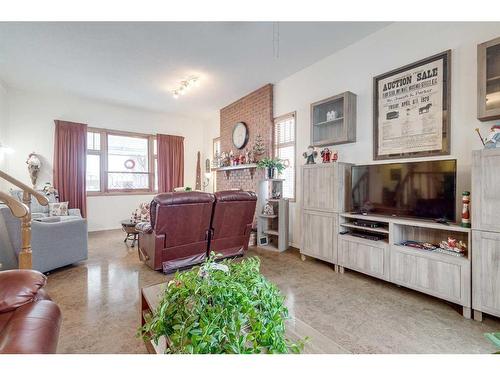 5450 49 Avenue, Lacombe, AB - Indoor Photo Showing Kitchen With Double Sink