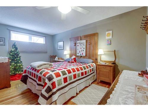 5450 49 Avenue, Lacombe, AB - Indoor Photo Showing Bedroom