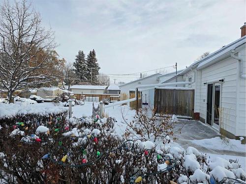 5450 49 Avenue, Lacombe, AB - Outdoor